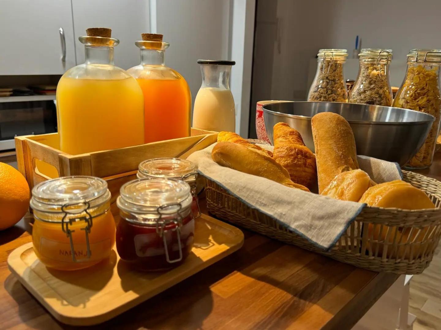 Alex Bed & Breakfast - Your Home Away Including Breakfast - In A Real Home Фуeнхирола Екстериор снимка